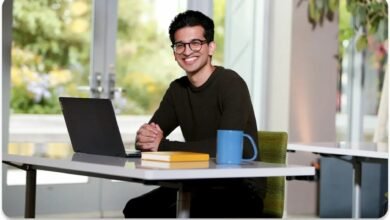 Persona usando herramientas de inteligencia artificial de Google