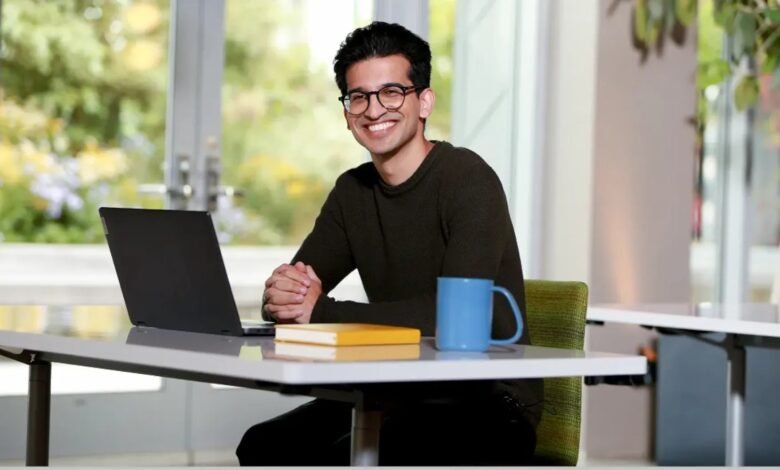 Persona usando herramientas de inteligencia artificial de Google